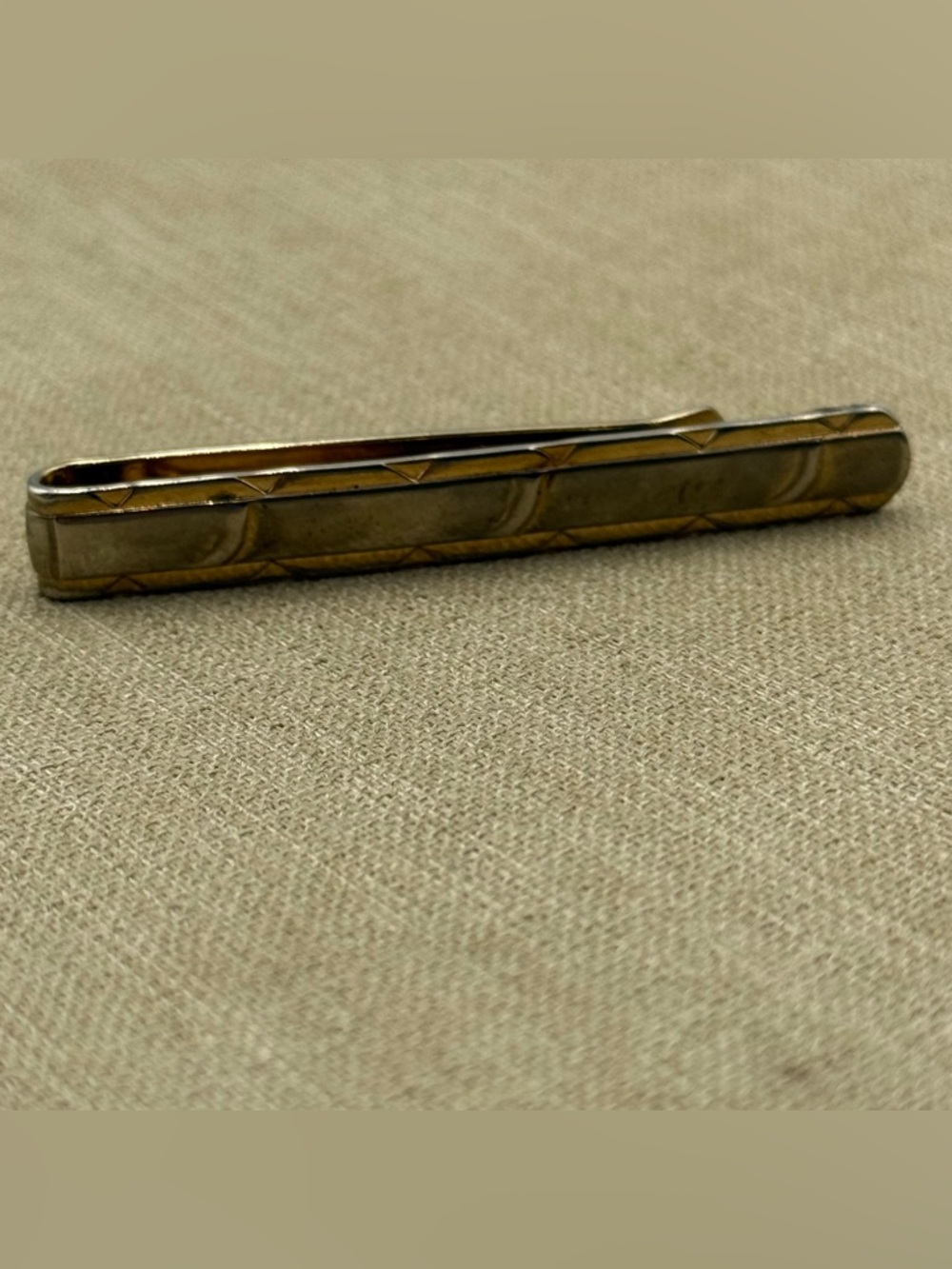 Classic Gold-Tone Men's Tie Clip with Subtle Engraved Detail